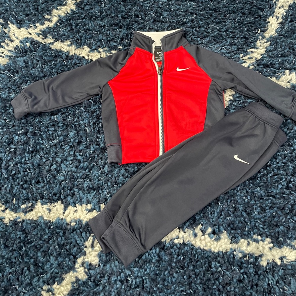 🚫SOLD🚫NWOT nike sweatsuit size 18 months